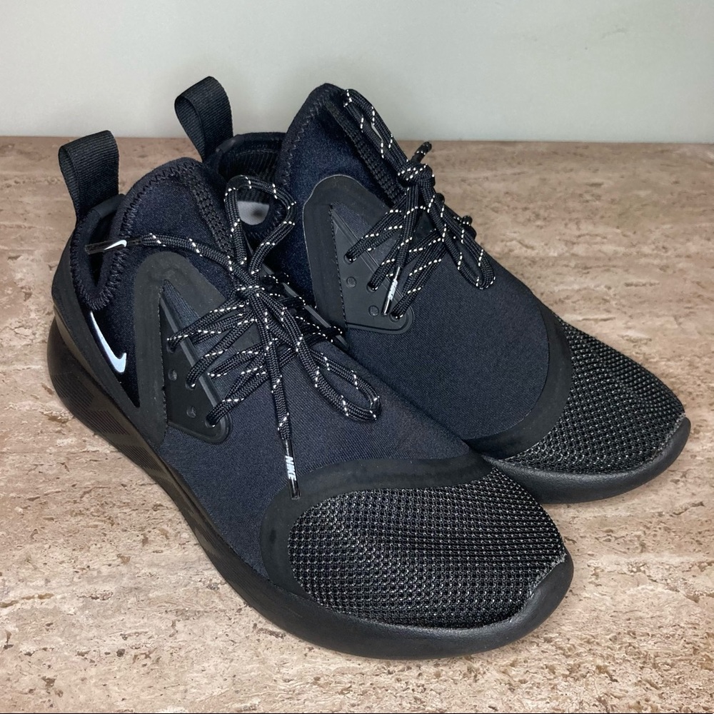 Nike LunarCharge Essential Black; Womens 6.5
